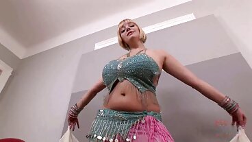 Jumbo Jizz Cannon נעלם ב-PAWG Blonde MILF Rider