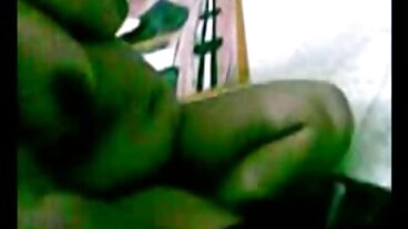 האמא המפותלת סיביל סטאלון לוקחת את הבן לסיבוב