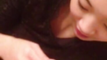 אמה קינקית רוצה לראות את האח החורג מזיין את ה-BFF שלה