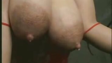 העשרה הקטנטנה קנזי ריבס עושה 180 לפני Hard Anal XXX