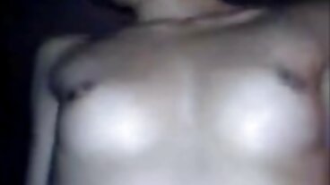 MILF מהמם עם ציצים גדולים הוא למעשה זונה בוגדת
