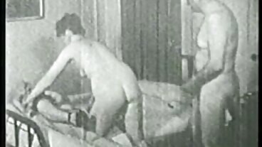 שכנה חטטנית מ-MilfWood פרסמה את Teen
