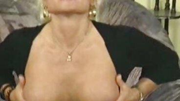 Cherie DeVille היא פאקינג גמישה