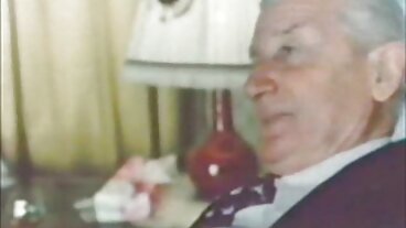 העשרה הקטנטנה קנזי ריבס עושה 180 לפני Hard Anal XXX