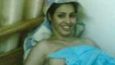Tight MILF מקבל עומס עצום על פניה