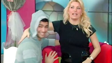 עוד מטומטם לכוד & שקט - Busty Stepmoms