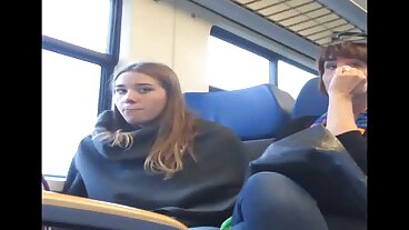 הבן החורג הקשיש של טארה מסדר אותה במדרגות