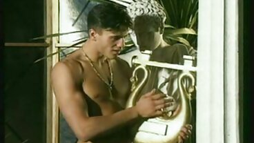 המטפל רושם את הכוס שלה ל-Young Stud!