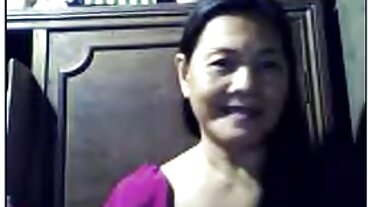 בלונדינית MILF Magnifique מציגה גוף נהדר בבריכה