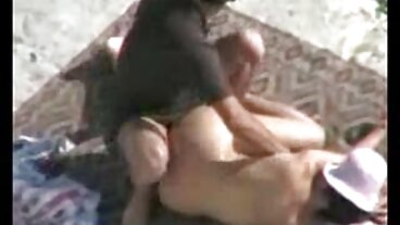 אמא הזויה מכה את החבר הכי טוב של הבן