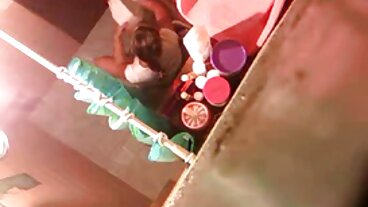 MILF מגעיל מוניק אלכסנדר עוזרת לגבר של בתה כשהוא נזקק